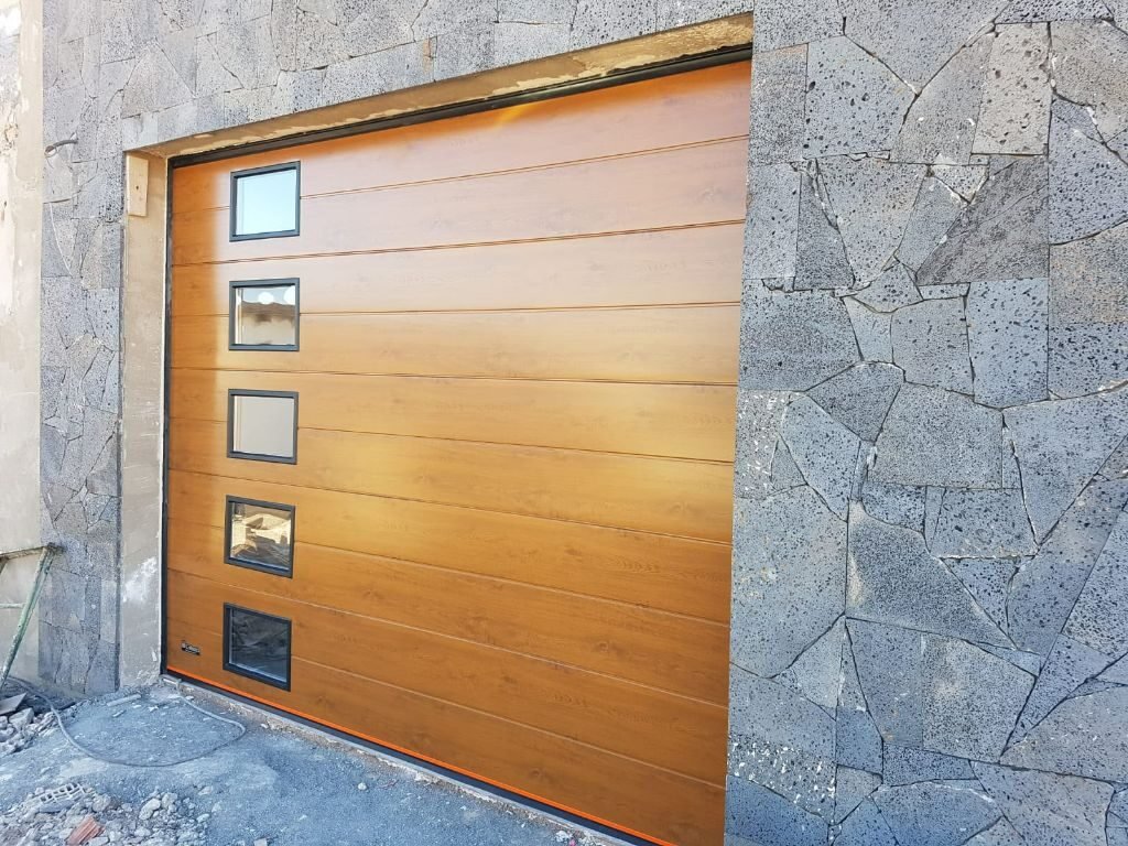 Puerta de garaje de aluminio